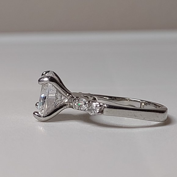 Size 5.75 Ring With Large Clear Stone - Picture 4 of 13